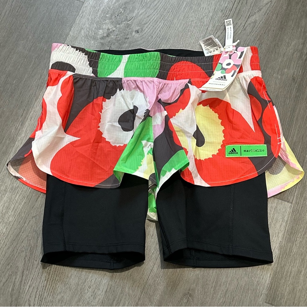 NWT Adidas Women's Running 2 in 1 shorts Size‎ S Marimekko Reflective Red Black